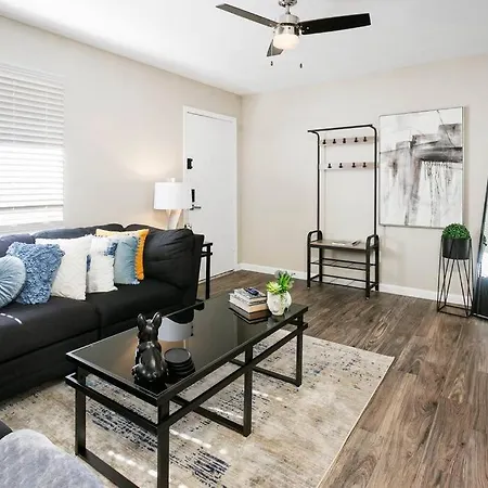 Desert Skyline Apt W/Pool & More
